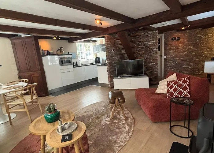 Vissershuisje Achterom 4 *