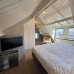 بيت للعطل Vissershuisje Achterom 4 *