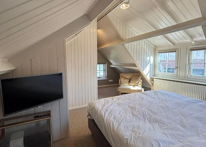 Vakantiehuis Vissershuisje Achterom 4 *